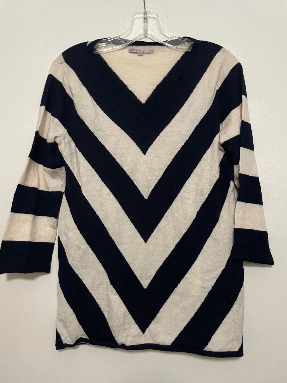 Striped V-Neck Knit Tunic - Black & Cream Chevron Size M Gap women’s wool blend